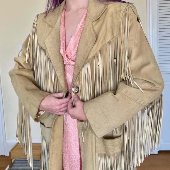 SOLD 80’s Tan Fringe Suede Leather Jacket Concho - Picture 4 of 13